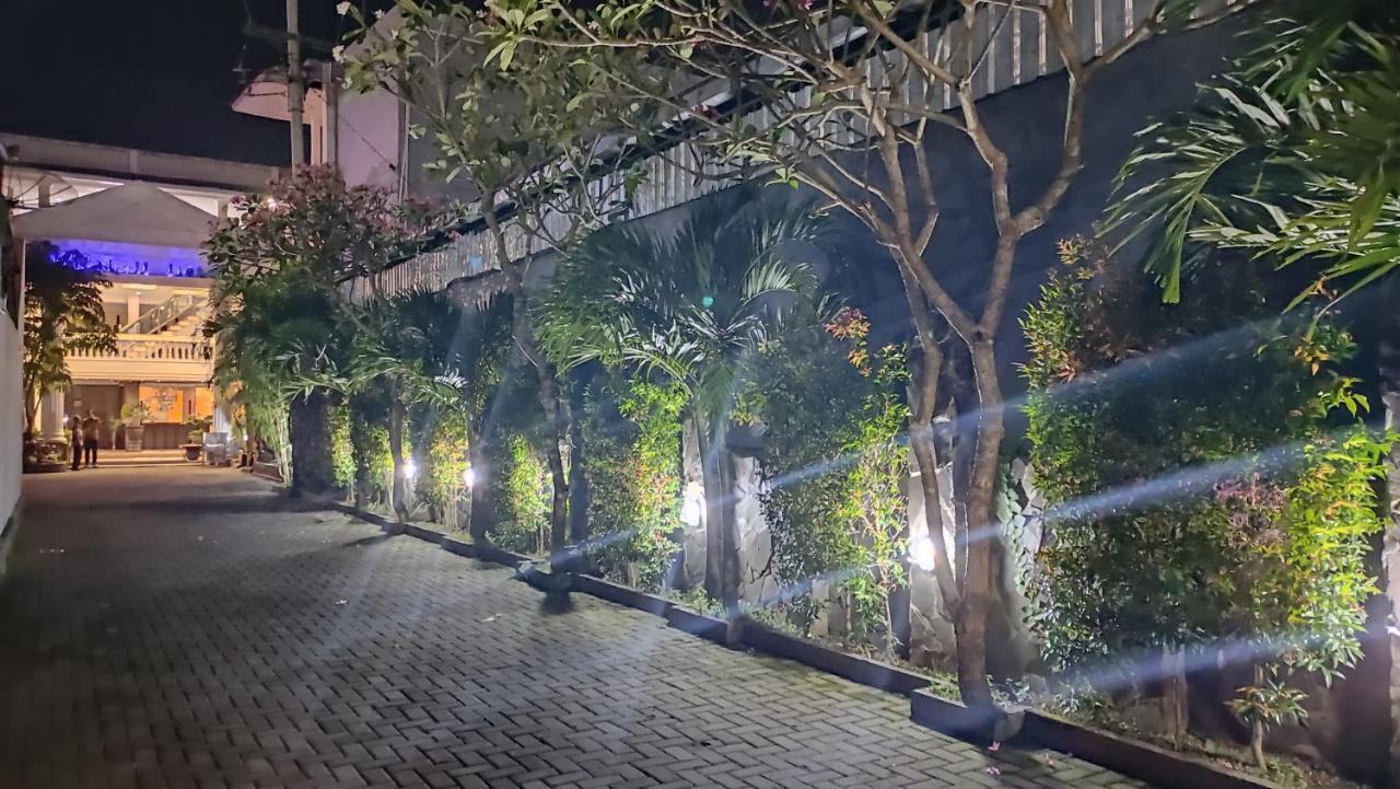 Mirabell Hotel & Convention Hall Маланг Екстериор снимка
